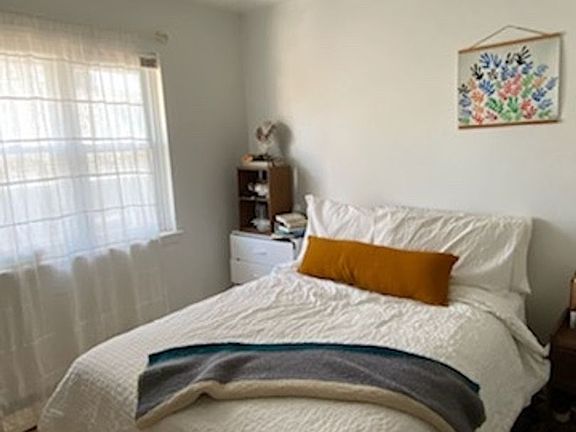 5th image of 1004 E Pleasant St APT 7