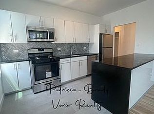 21-20 19th St #2E, Astoria, NY 11105
