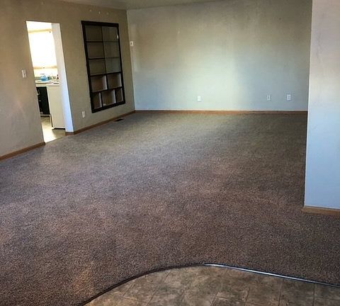 4th image of 400 1st Ave S