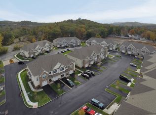11 Dogwood Ln, Haskell, NJ 07420