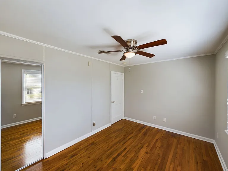 2363 Bernard St — Photo 17