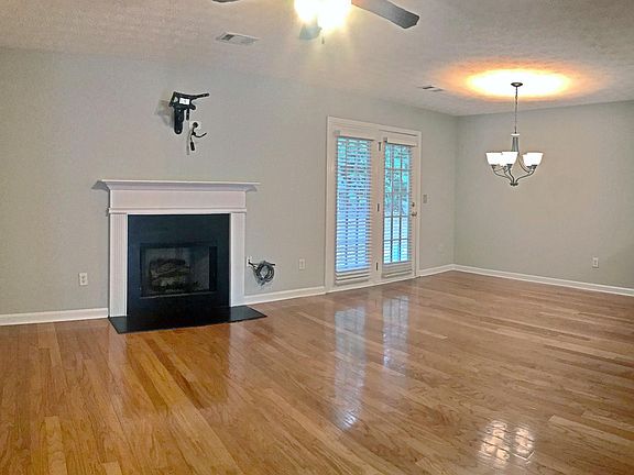 3rd image of 2614 Waverly Hills Dr