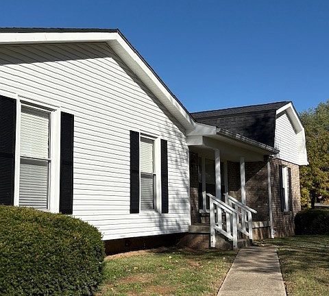 2nd image of 203 Maple Way