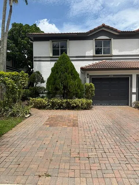 3 bed, 2.5 bath, 1887 sqft, $3,295 — Photo 3