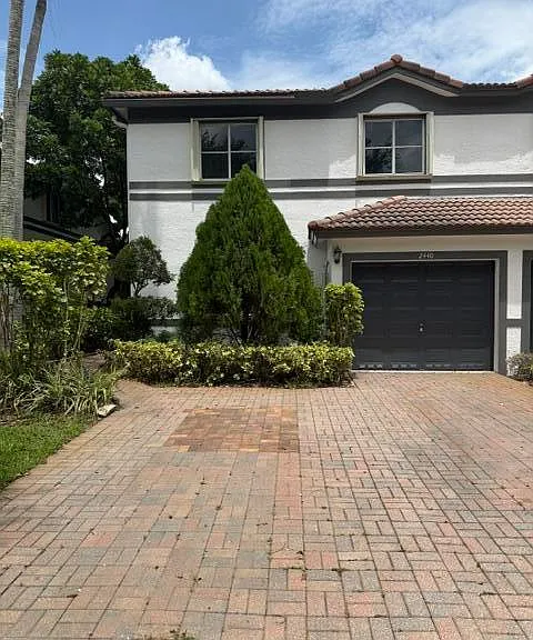 2440 NW 99th Way — Photo 3