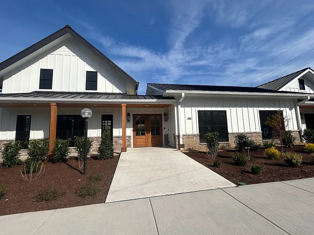 Graycroft & Graybrook Apartments — Photo 3