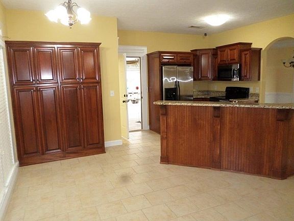 3rd image of 86 Lee Road 2180