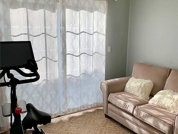 5th image of 807 Emily Dr