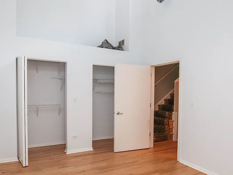 945 N Kingsbury St #119 — Photo 15