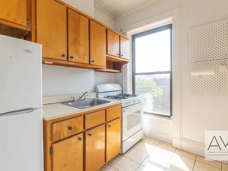 71 Underhill Ave #3A — Photo 4