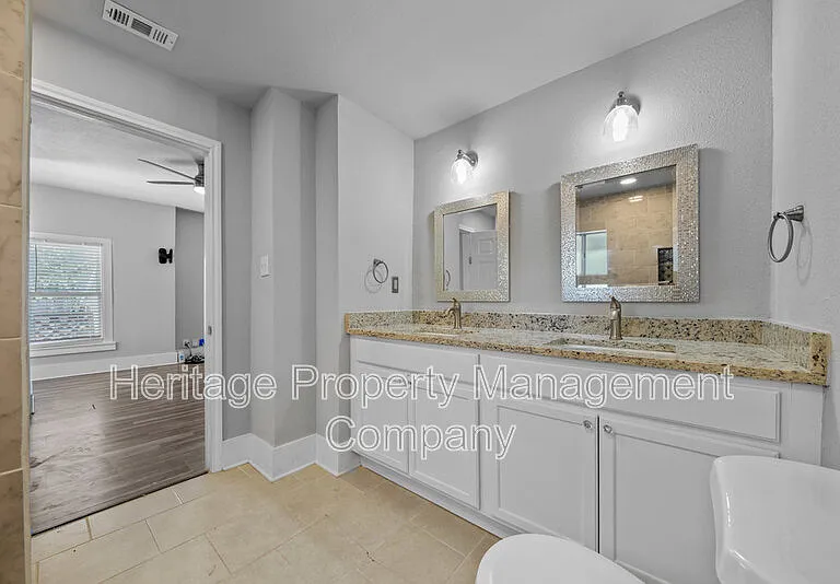 1031 Schley Ave — Photo 16