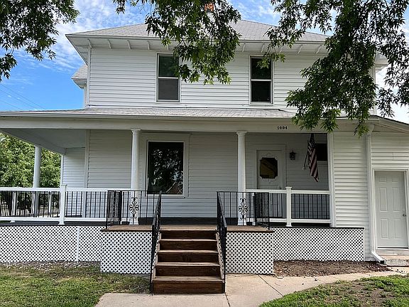 3rd image of 1004 W 5th St