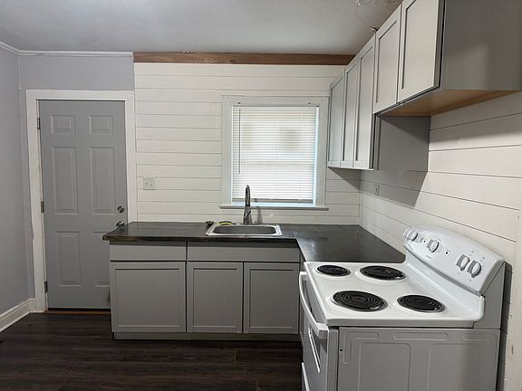 2nd image of 1204 Julia Ave #B