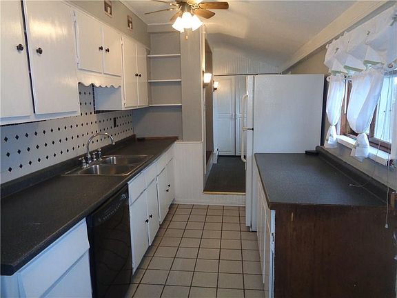 2nd image of 3814 East Ave
