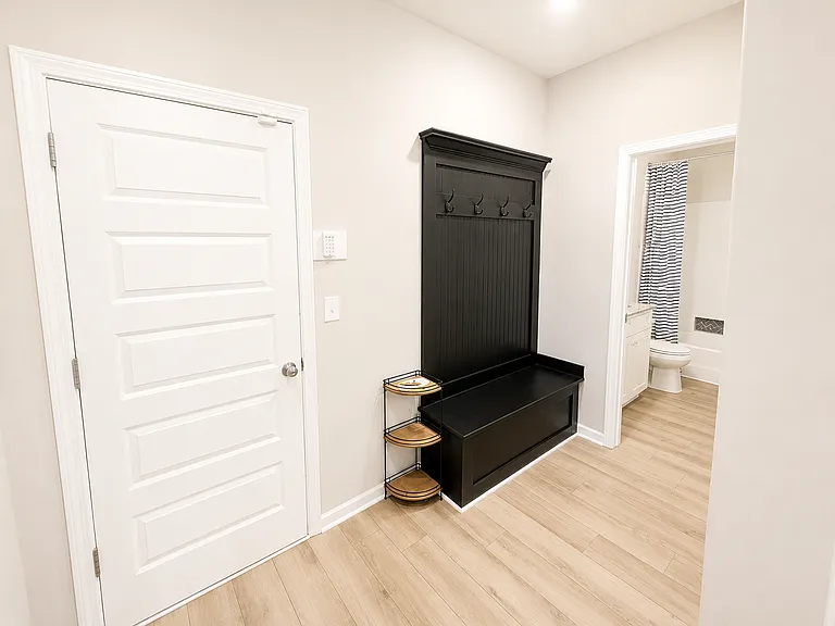 1104 Gilbert Ct — Photo 12