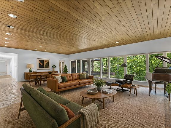 4th image of 12 Woodland Dr