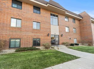31 E Janata Blvd APT 3A, Lombard, IL 60148
