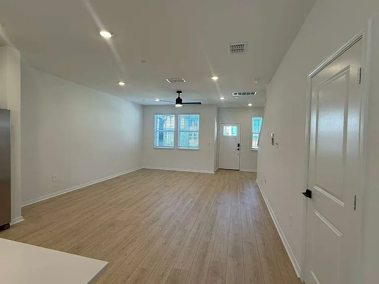 2530 Violet Theo Ln — Photo 10