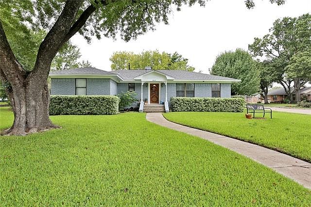 1st image of 3805 Savannah Dr