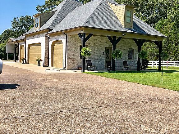 Detached Garage 