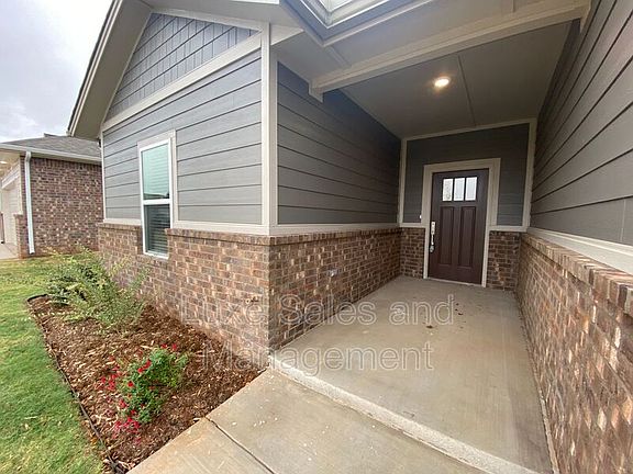 3rd image of 1932 Sara Vista Dr