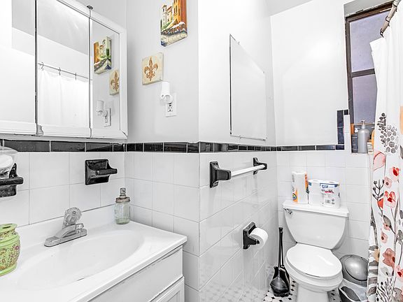 4th image of 794 Washington Ave APT 5