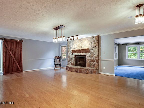 5th image of 500 Mountain Breeze Ln