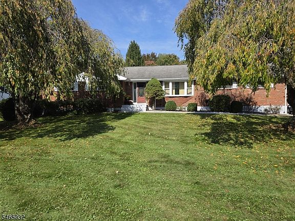 2nd image of 95 Eyland Ave