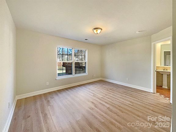 5th image of 1830 Rosewell Dr