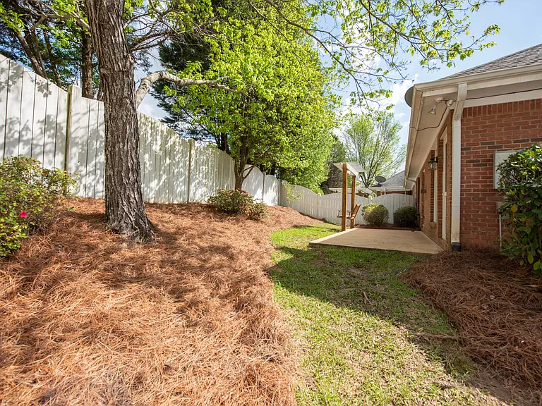 1613 Overcup Cir — Photo 2