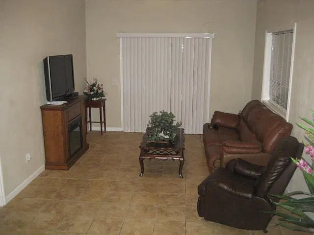 3 bed, 1384 sqft, $2,900 — Photo 3