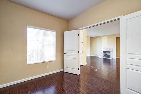5th image of 872 Yosemite Dr