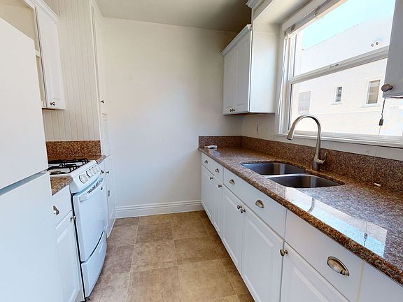 4th image of 247 Orange Ave Unit 1