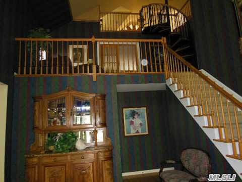 3rd image of 12 Saddlebrook Ln