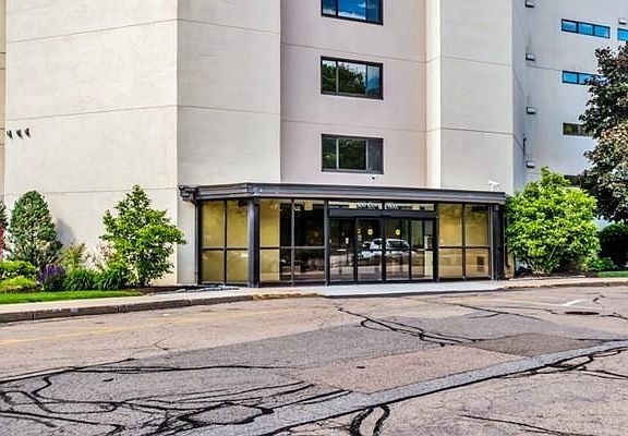 4th image of 100 Cove Way Unit 101