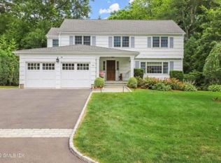 16 Hearthstone Dr, Riverside, CT 06878