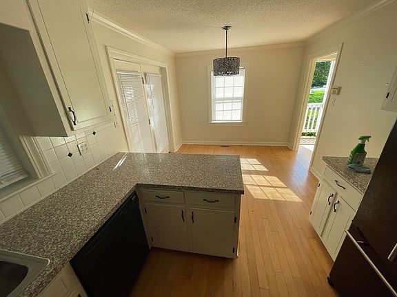 5th image of 3500 Sheffield Dr