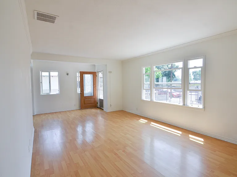 10906 Columbus Ave #1 — Photo 18