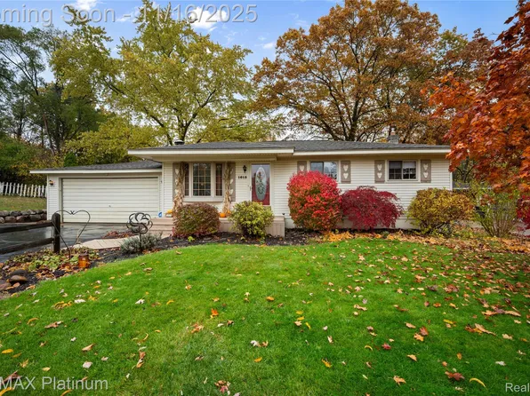 1615 Peterson Ave, West Bloomfield, MI 48324