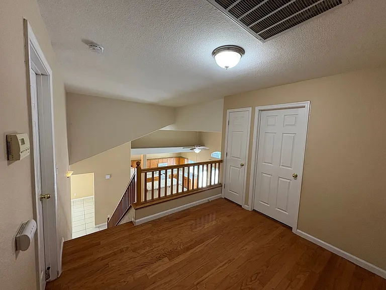 703 W Russell Ave — Photo 17