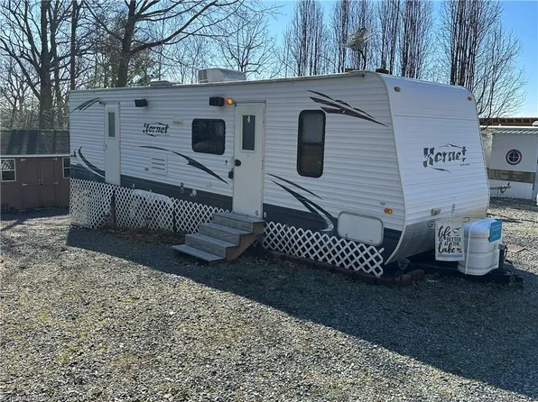 134 Badin View Dr, New London, NC 28127