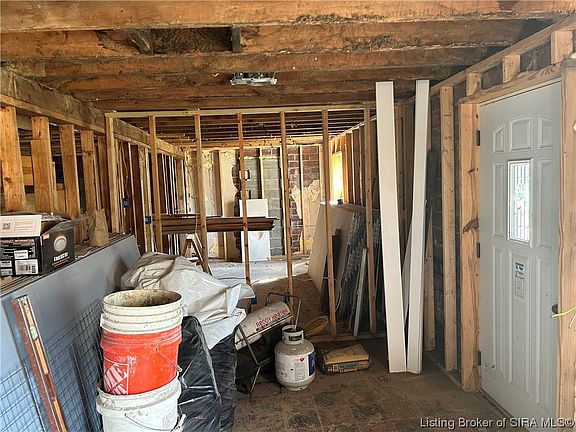 4th image of 510 E Side E Main Street