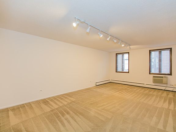 5th image of 1355 N Dearborn Pkwy #408