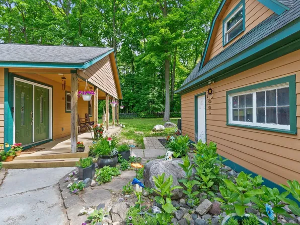 32420 Colfax St, Farmington Hills, MI 48336