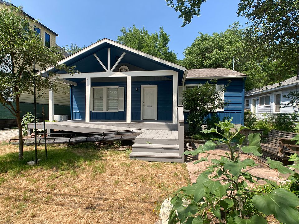 1216 Piedmont Ave. Inviting, spacious. Ramp may stay or go.