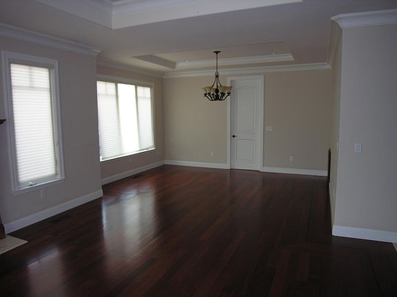 4th image of 128 Monroe Dr