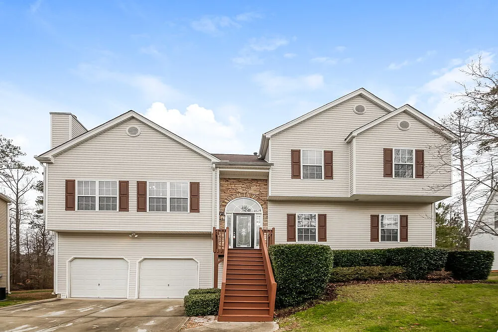 4 bed, 3.0 bath, 2184 sqft, $2,280 — Photo 1
