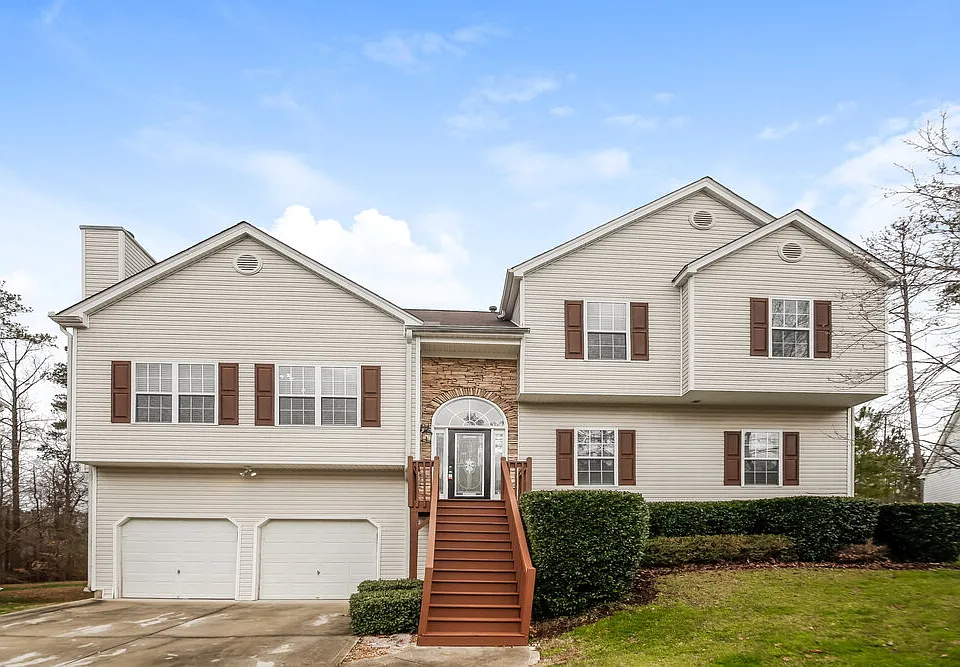 5727 Newnan Cir