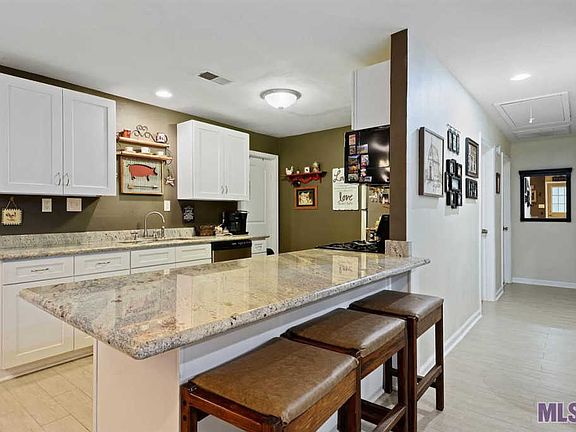 3rd image of 7470 Lynda Lee Dr