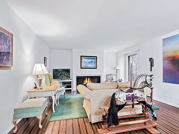 3rd image of 1240 Park Ave W APT 326
